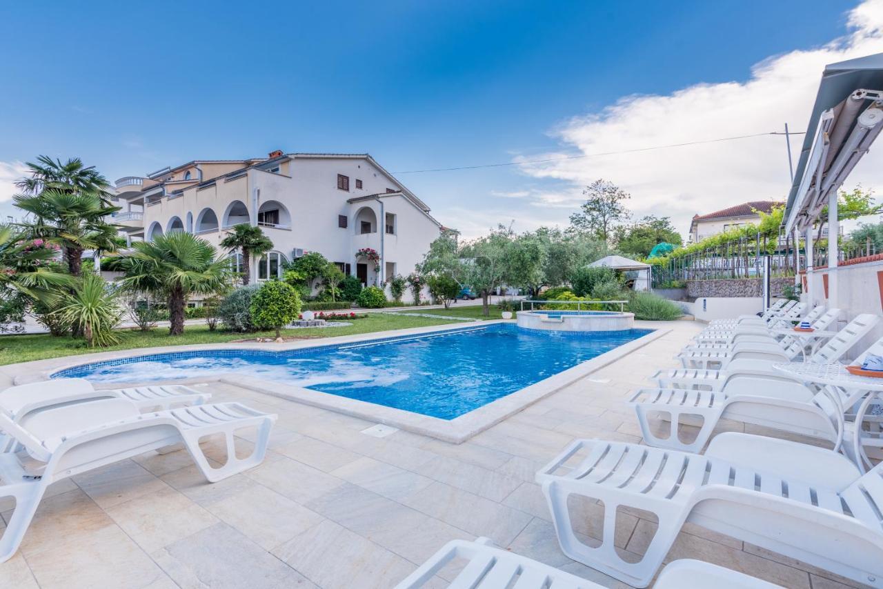 B&B Dujmovic Malinska Exterior foto